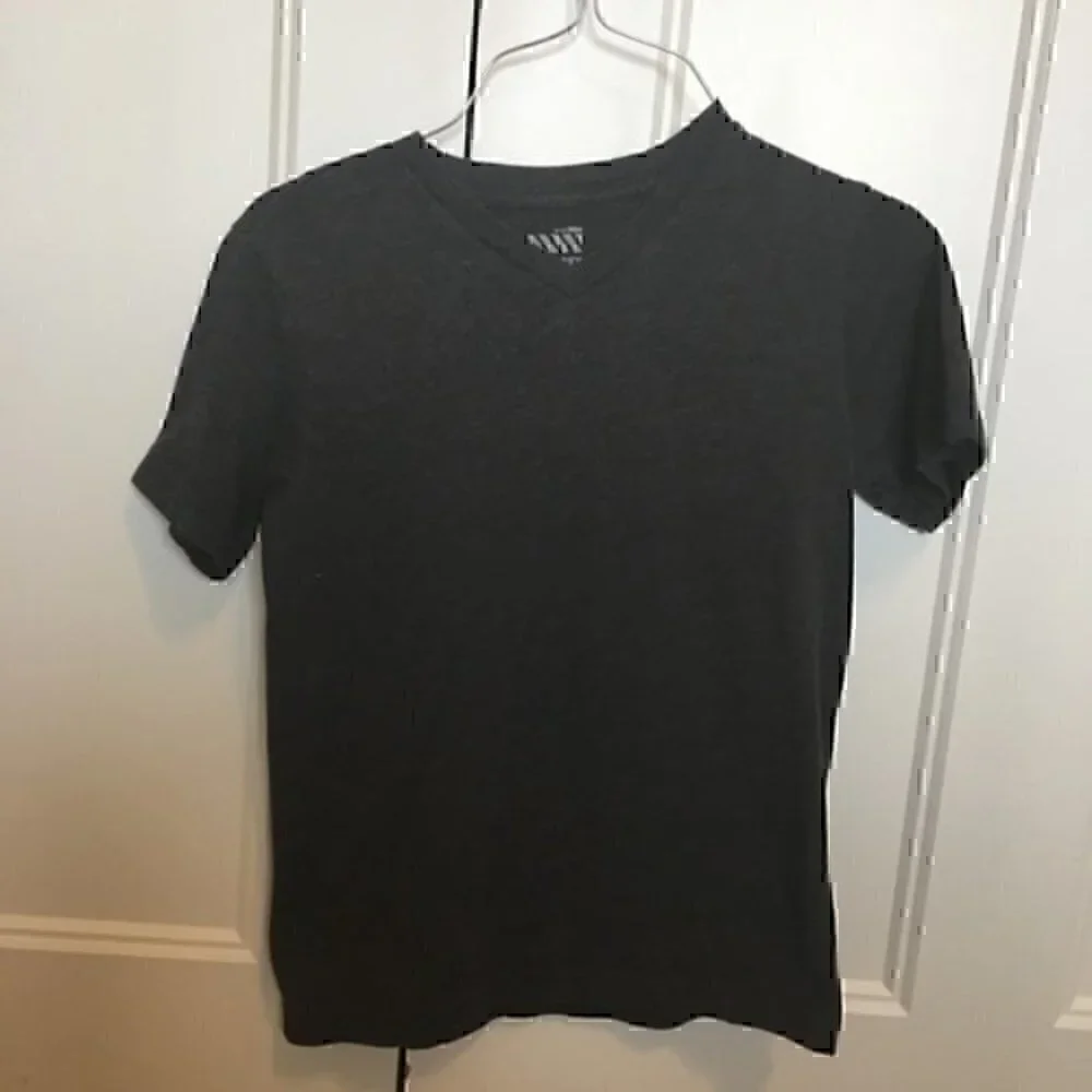 Boys size medium 8 Old Navy gray T-shirt